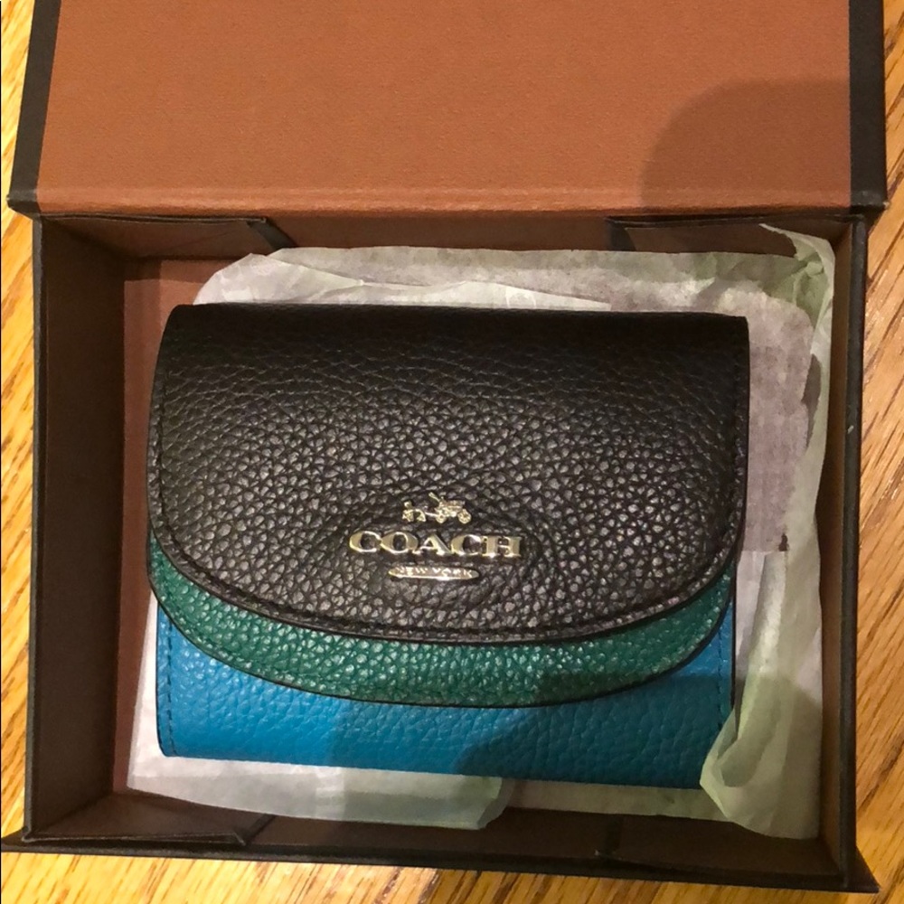 New coach wallet. Never been used.